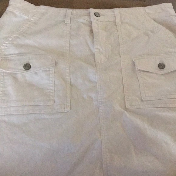 White skirt - Picture 2 of 2